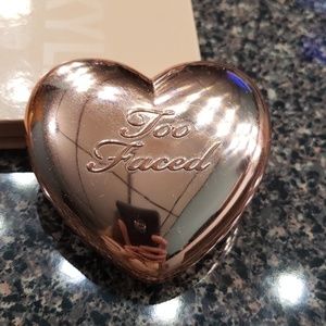 Too Faced: Highlighter